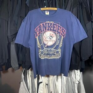 Vintage 90s single stitch Navy blue New York Yankees t-shirt with graphics